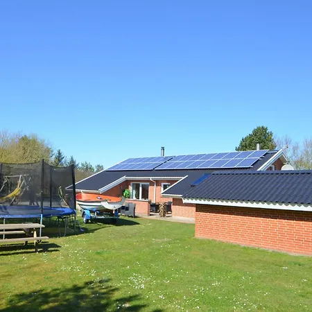 Awesome In Spttrup With 3 Bedrooms, Sauna And Wifi Vakantiehuis